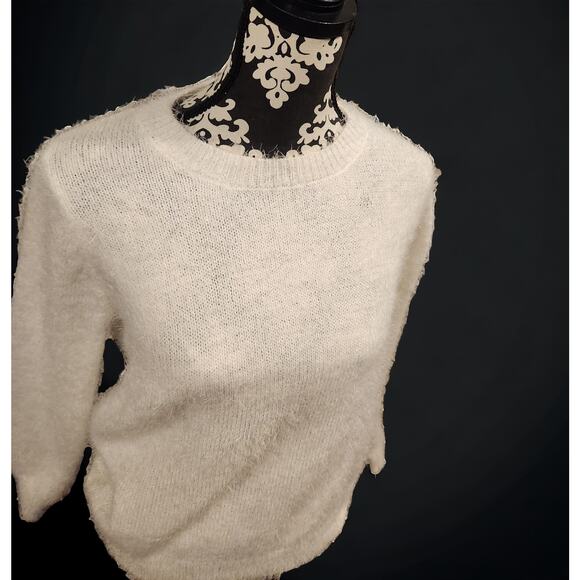 Mudd Womens Regular Small Eyelash White Sweater Beautifully Made! - Picture 6 of 7